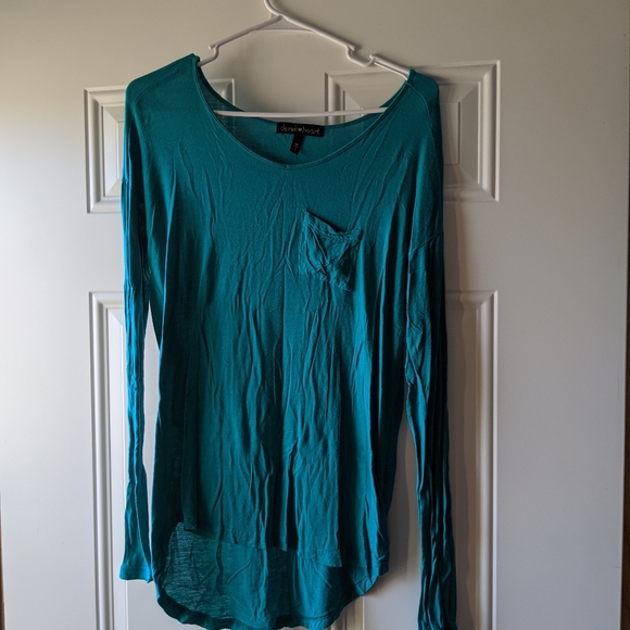 Tops - Picture 2 of 7